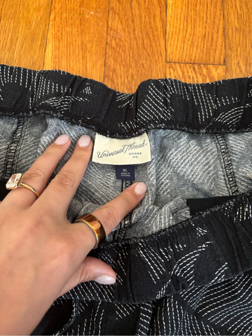 Universal Thread Black Floral-Print Shorts / XL - Picture 2 of 3